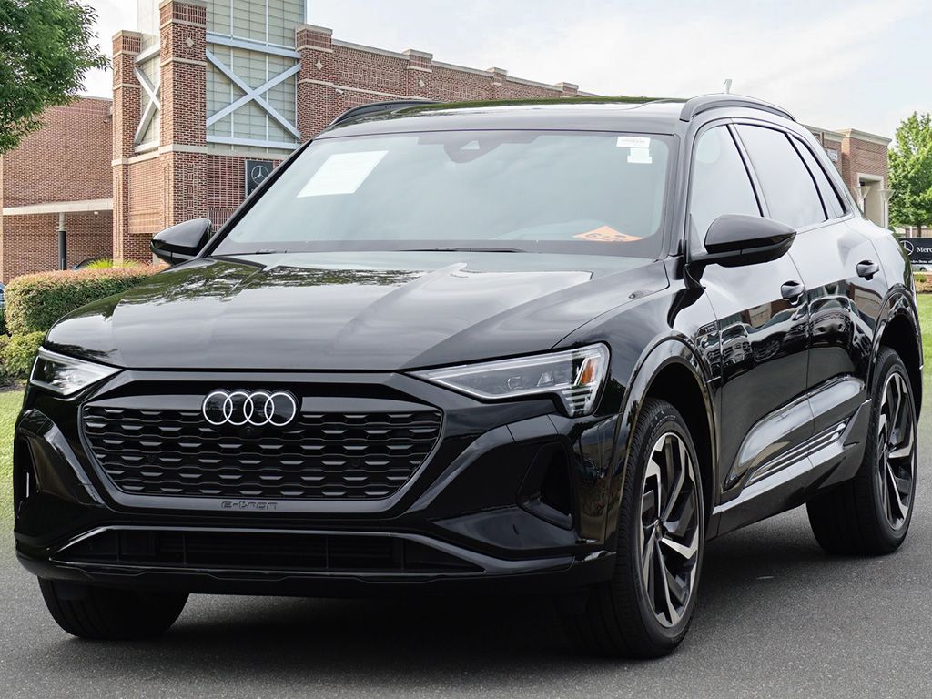 Thumbnail: 2024 Audi Q8 e-tron - 4