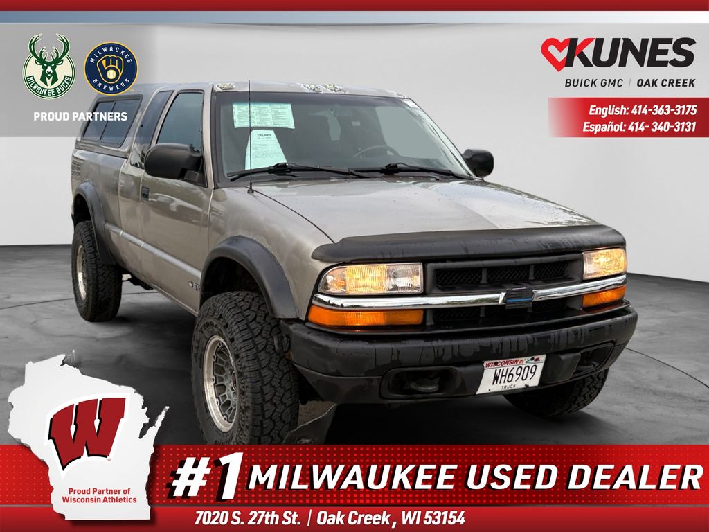 Light Pewter Metallic 2000 Chevrolet S-10 Pickup Truck Four-Wheel Drive 4-Speed Automatic Overdrive