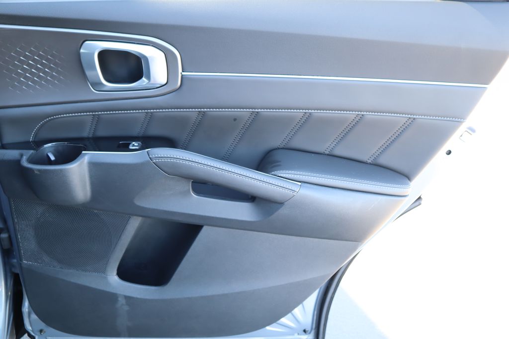 Thumbnail: 2023 Kia Sorento - 27