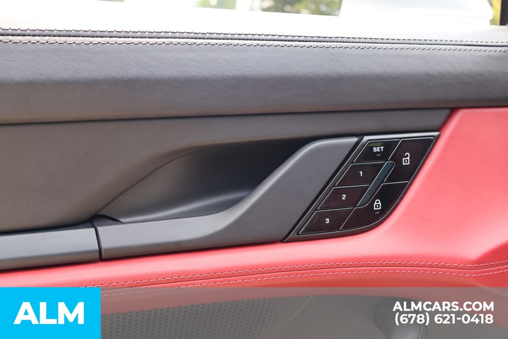 Used 2020 Silver Porsche Turbo image 12