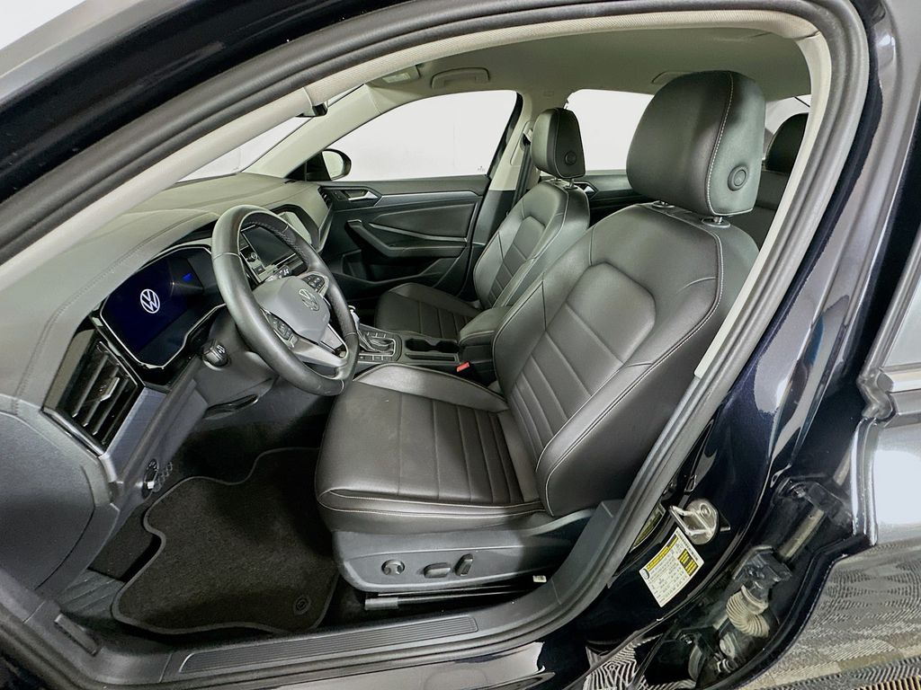 Thumbnail: 2024 Volkswagen Jetta - 20