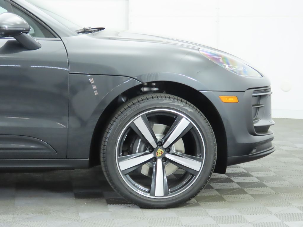Thumbnail: 2025 Porsche Macan - 11