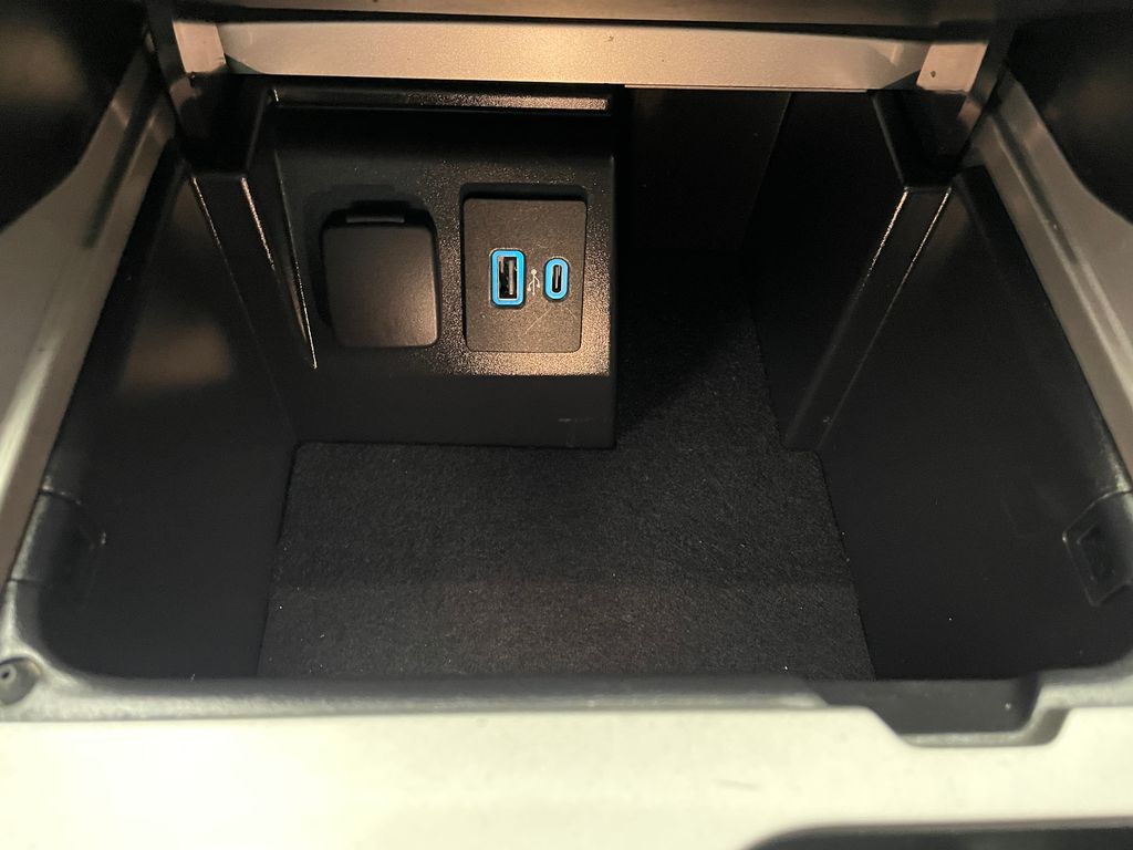 Thumbnail: 2022 Ford Explorer - 31