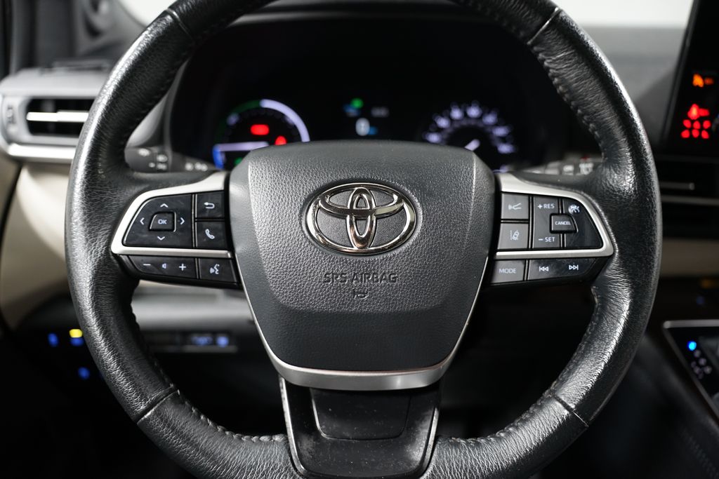 2022 Toyota Sienna XLE 12