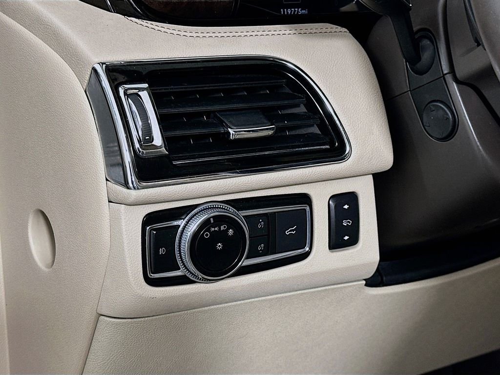 Thumbnail: 2021 Lincoln Navigator - 10