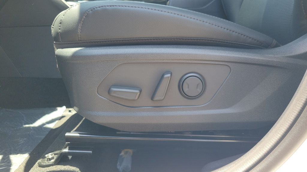 New 2026 White Kia EX image 16