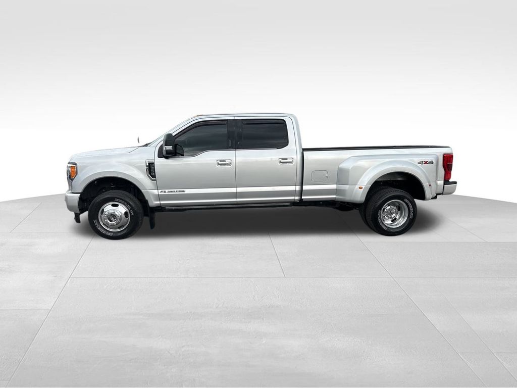 2019 Ingot Silver Metallic Ford Super Duty F-350 DRW Platinum 4X4 Truck