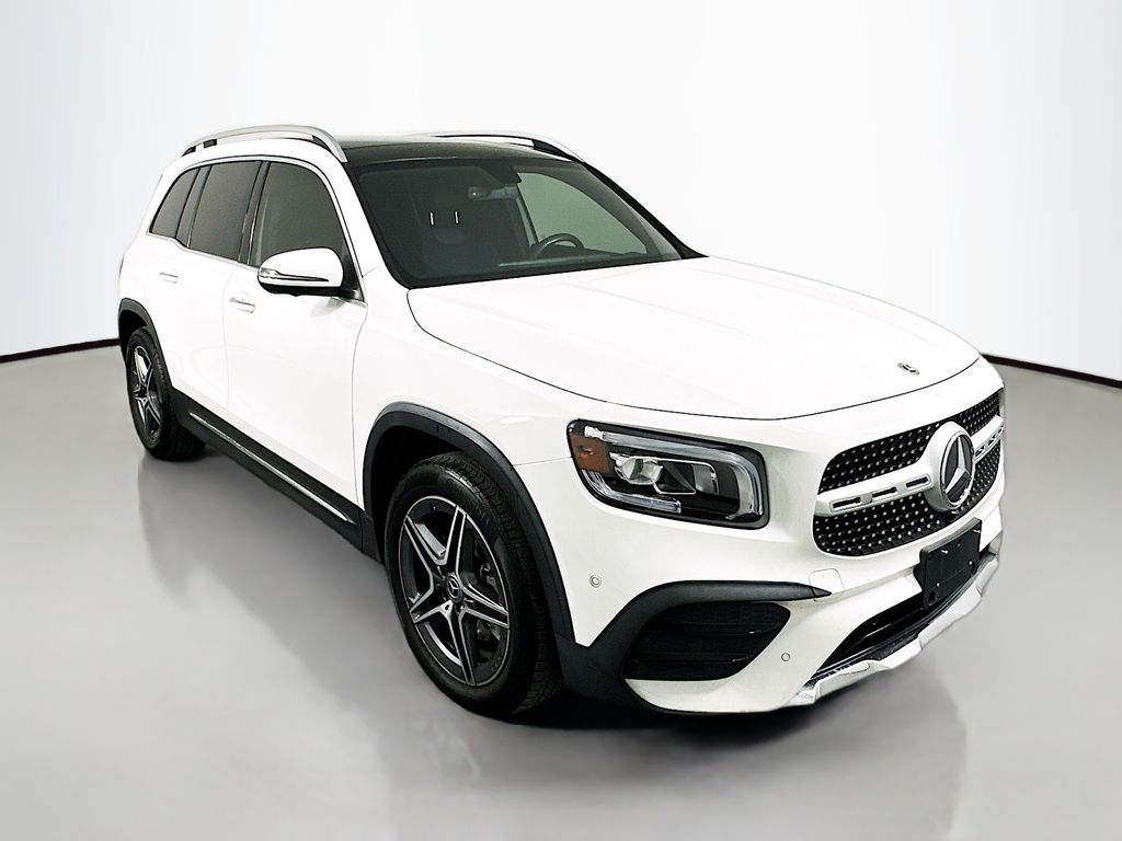 Thumbnail: 2021 Mercedes-Benz GLB - 3