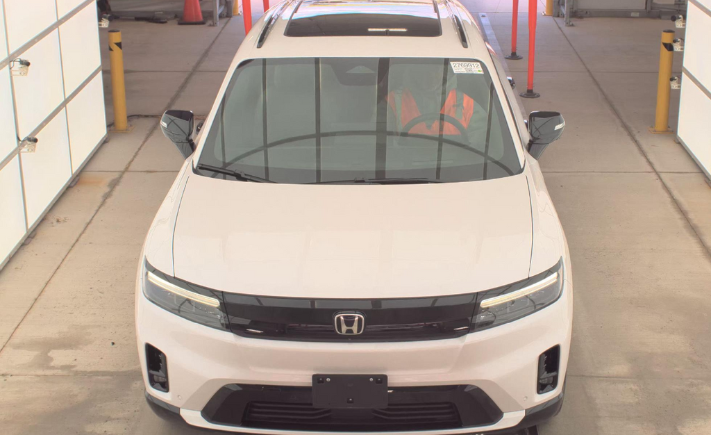 View vehicle photo 2