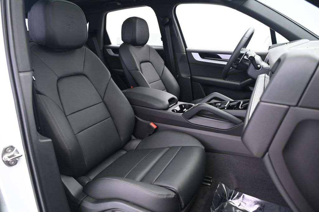 Thumbnail: 2025 Porsche Cayenne - 24