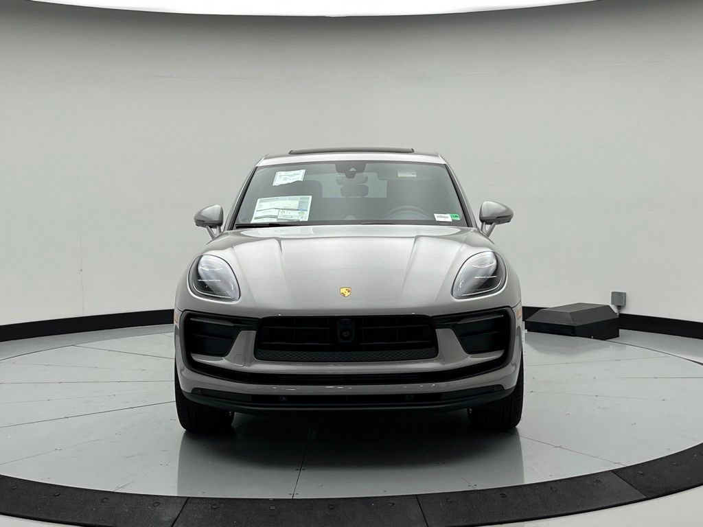 Thumbnail: 2026 Porsche Macan - 6