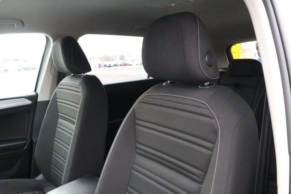 Thumbnail: 2022 Volkswagen Tiguan - 30