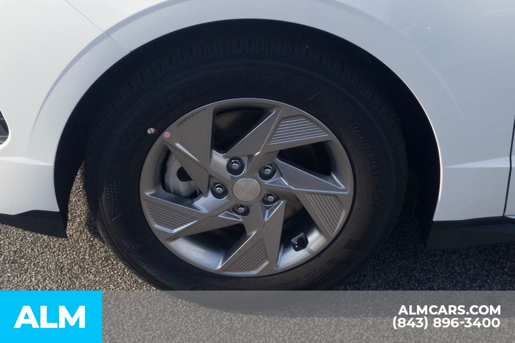 Used 2025 White Hyundai SE image 11