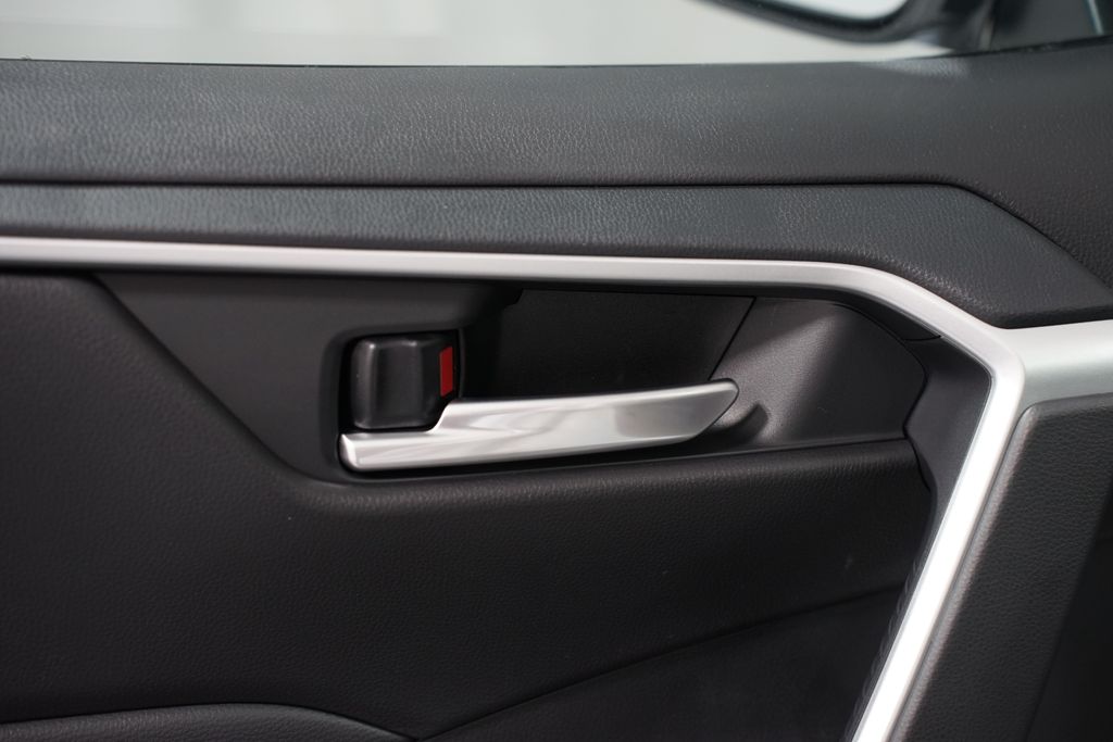 Thumbnail: 2025 Toyota RAV4 - 32