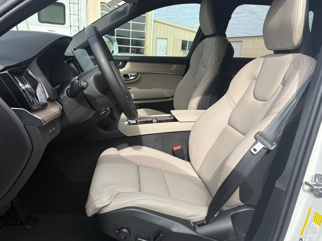 New 2026 White Volvo T8 Ultra image 12