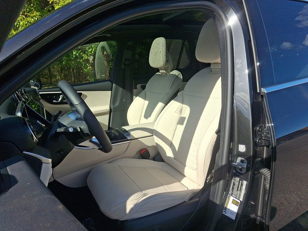 Thumbnail: 2025 Mercedes-Benz GLC - 13