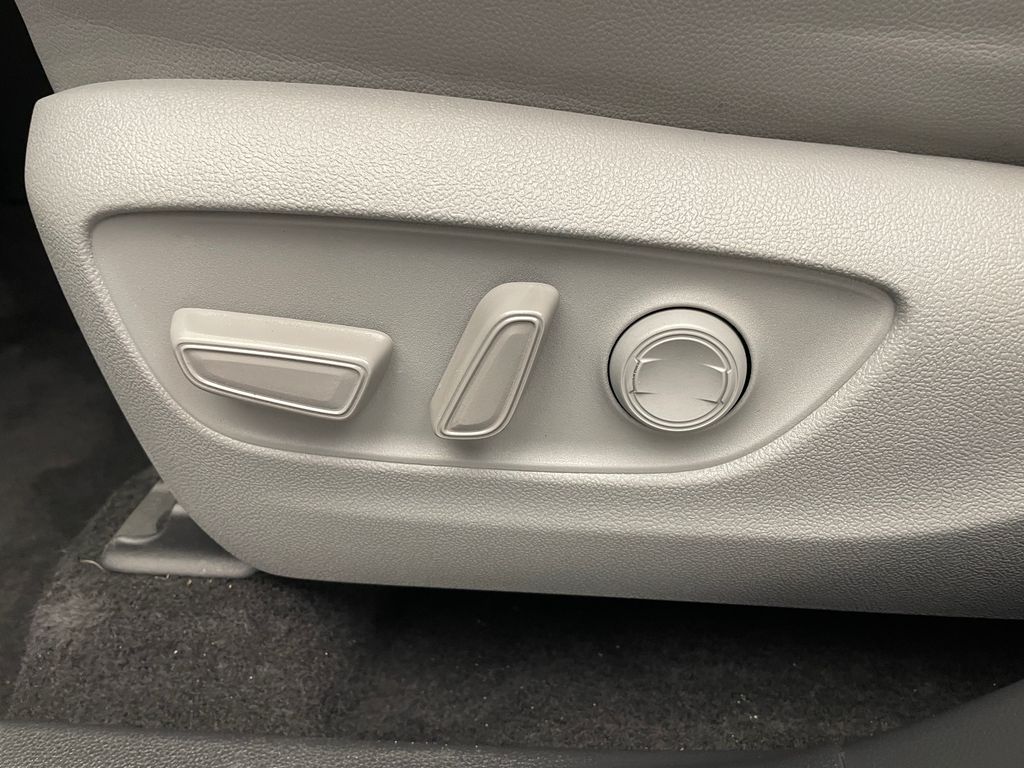 2023 Toyota Highlander XLE 14
