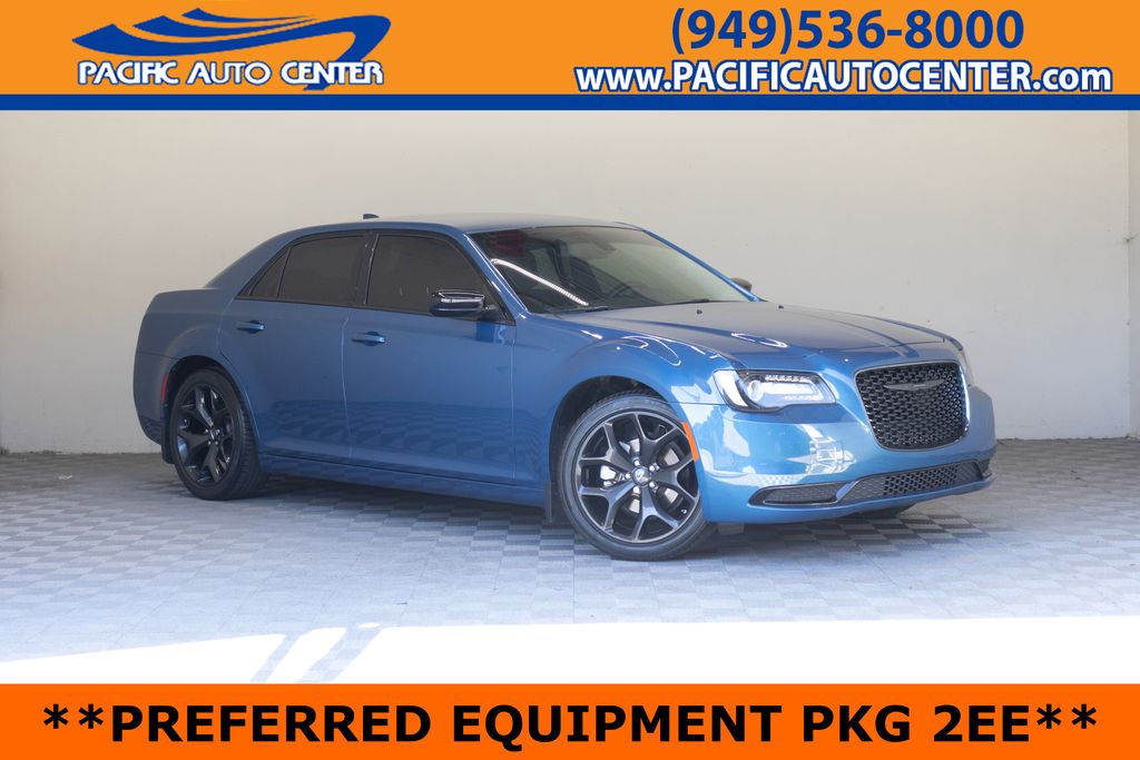 2022 Chrysler 300 Touring RWD