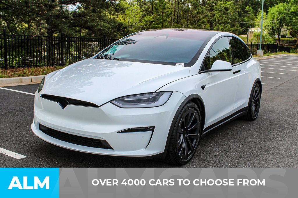 Used 2023 White Tesla Standard Range image 3