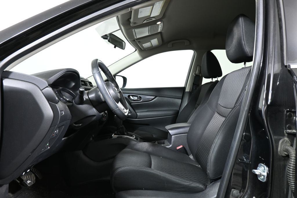 Thumbnail: 2017 Nissan Rogue - 3
