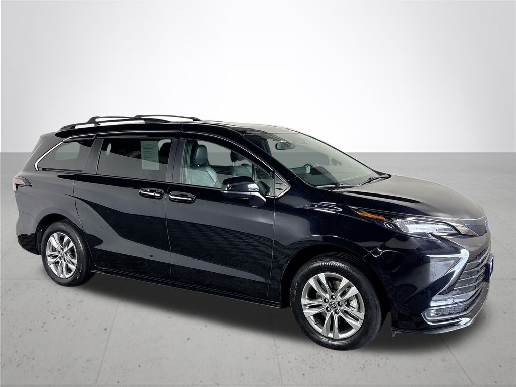 2023 Toyota Sienna Woodland Edition
