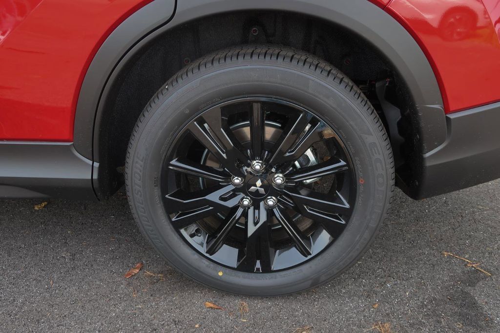 2026 Mitsubishi Eclipse Cross LE - Photo 12