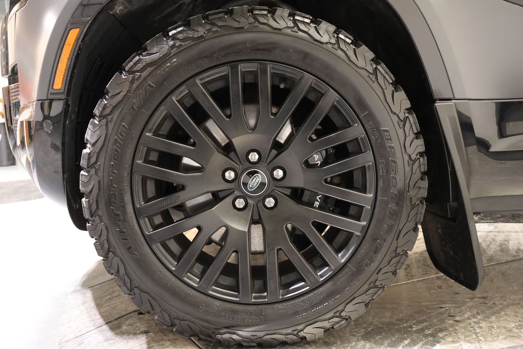 Thumbnail: 2023 Land Rover Defender - 9