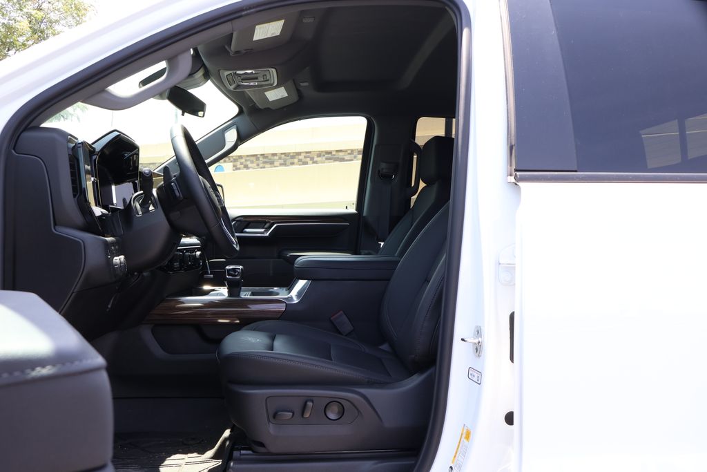 Thumbnail: 2026 Chevrolet Silverado 1500 - 19
