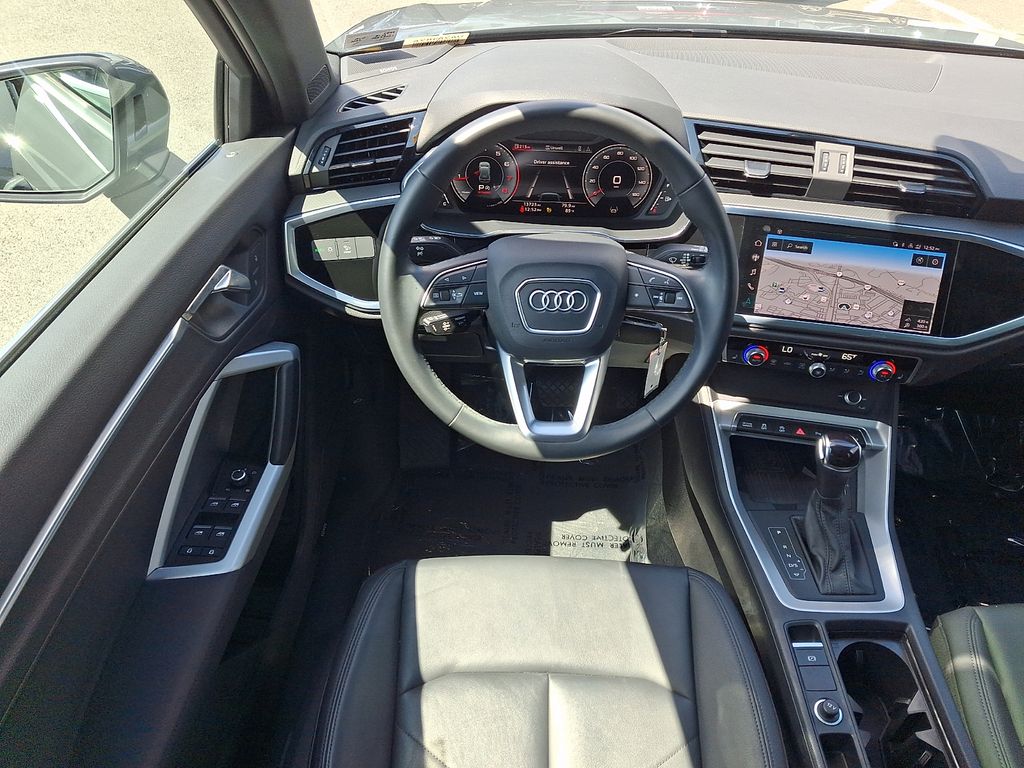 Thumbnail: 2022 Audi Q3 - 11