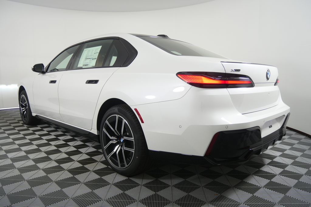 Thumbnail: 2026 BMW 7 Series - 5