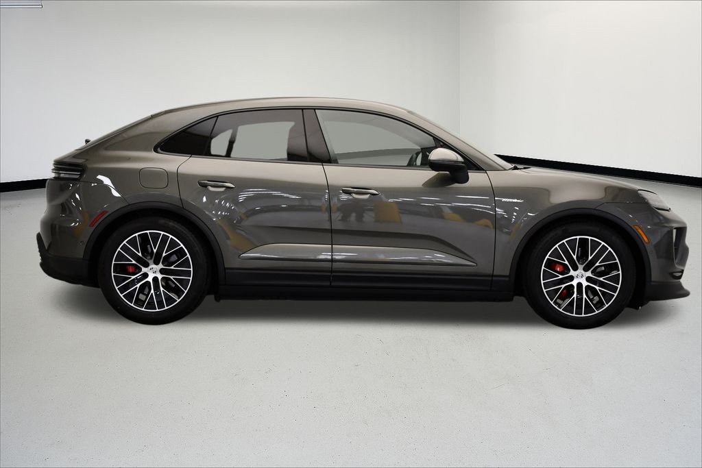 Thumbnail: 2025 Porsche Macan - 8
