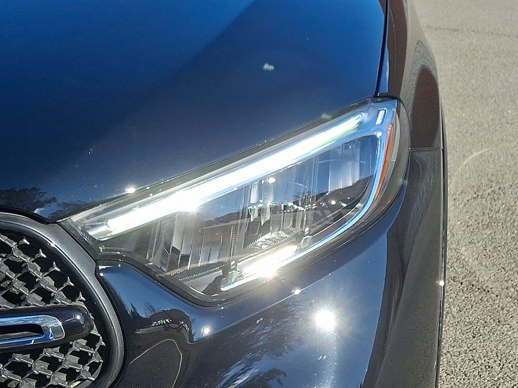 Thumbnail: 2025 Mercedes-Benz GLC - 9