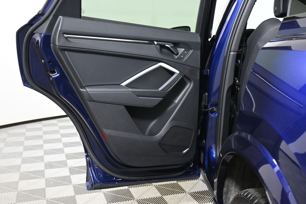 Thumbnail: 2025 Audi Q3 - 28