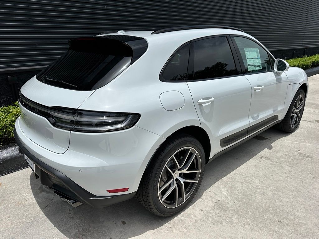 Thumbnail: 2026 Porsche Macan - 10