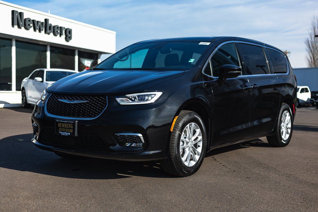 2026 Chrysler Pacifica Select thumbnail 4