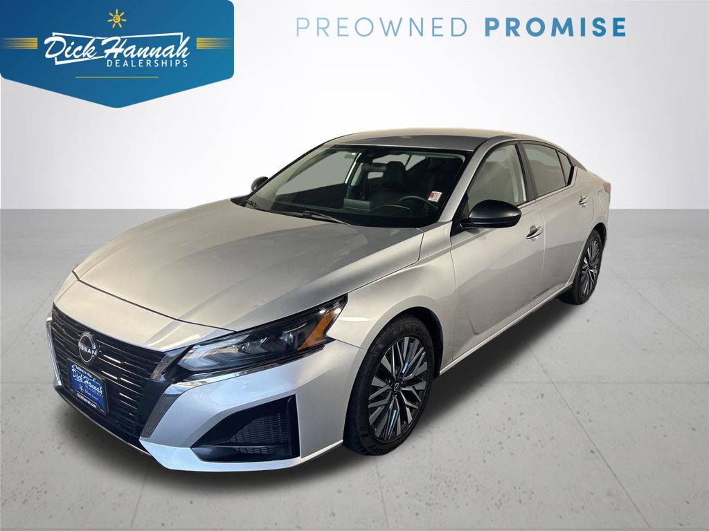 Brilliant Silver Metallic 2024 Nissan Altima Sedan Front-Wheel Drive Continuously Variable Transmission