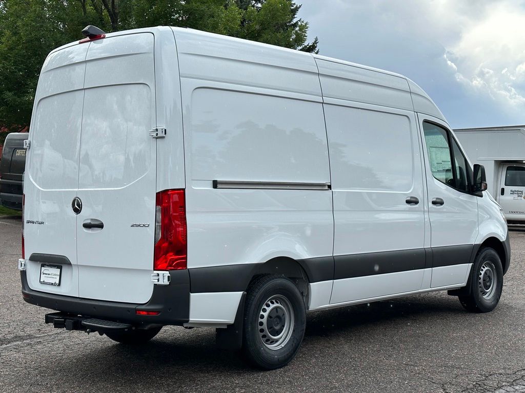 2024 Mercedes-Benz Sprinter 2500 Cargo 144 WB 2