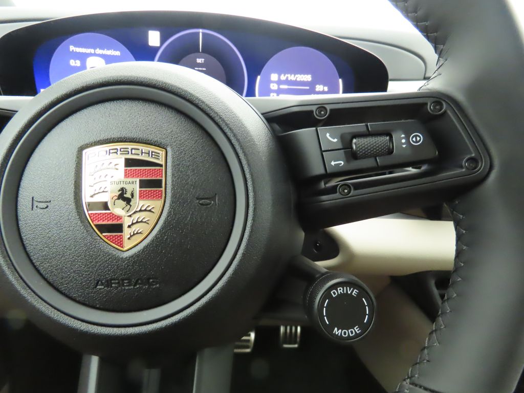 Thumbnail: 2025 Porsche Macan - 15