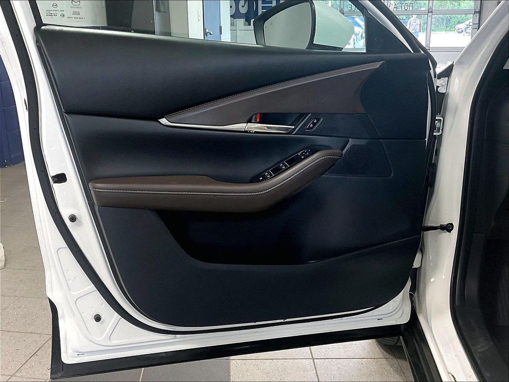 2023 Mazda CX-30 — photo 9