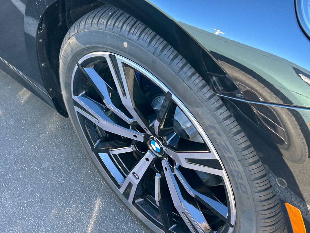 Thumbnail: 2026 BMW 5 Series - 3