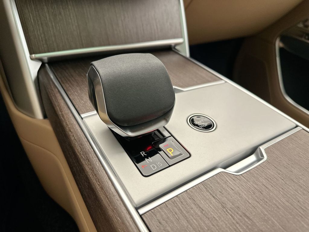 Thumbnail: 2025 Land Rover Range Rover - 12