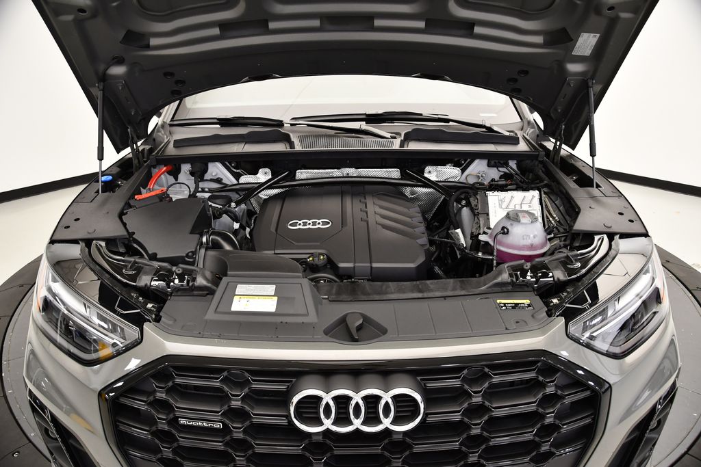 Thumbnail: 2025 Audi Q5 - 13