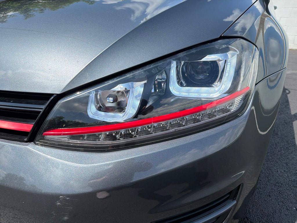Thumbnail: 2015 Volkswagen Golf - 9