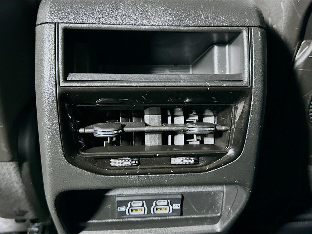 Thumbnail: 2023 Jeep Grand Cherokee - 24