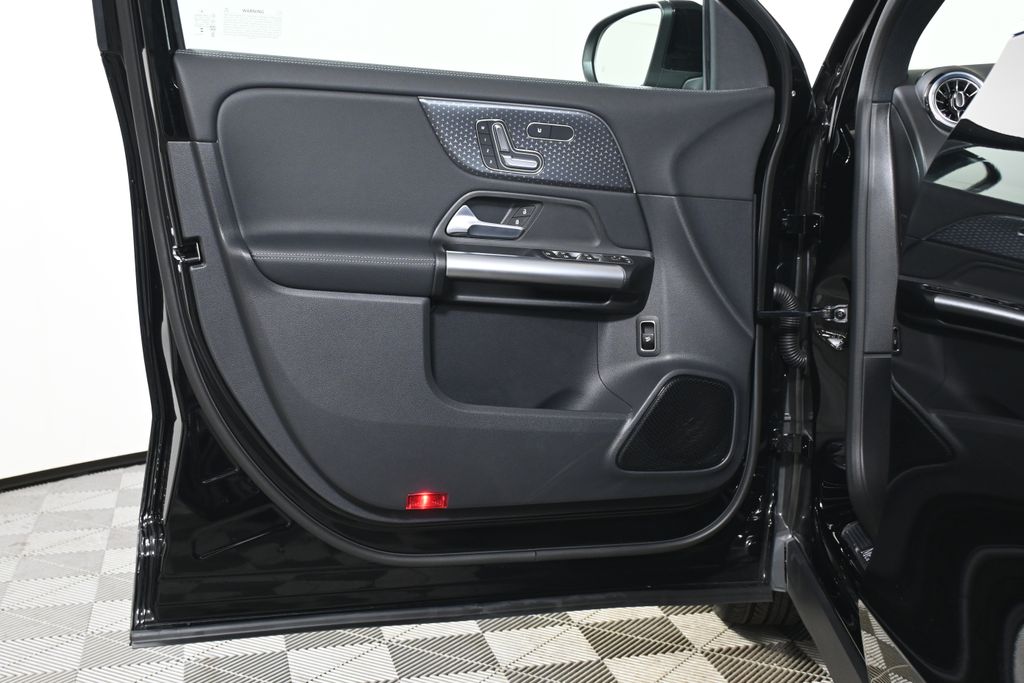 2025 Mercedes-Benz GLA 250 4MATIC 27