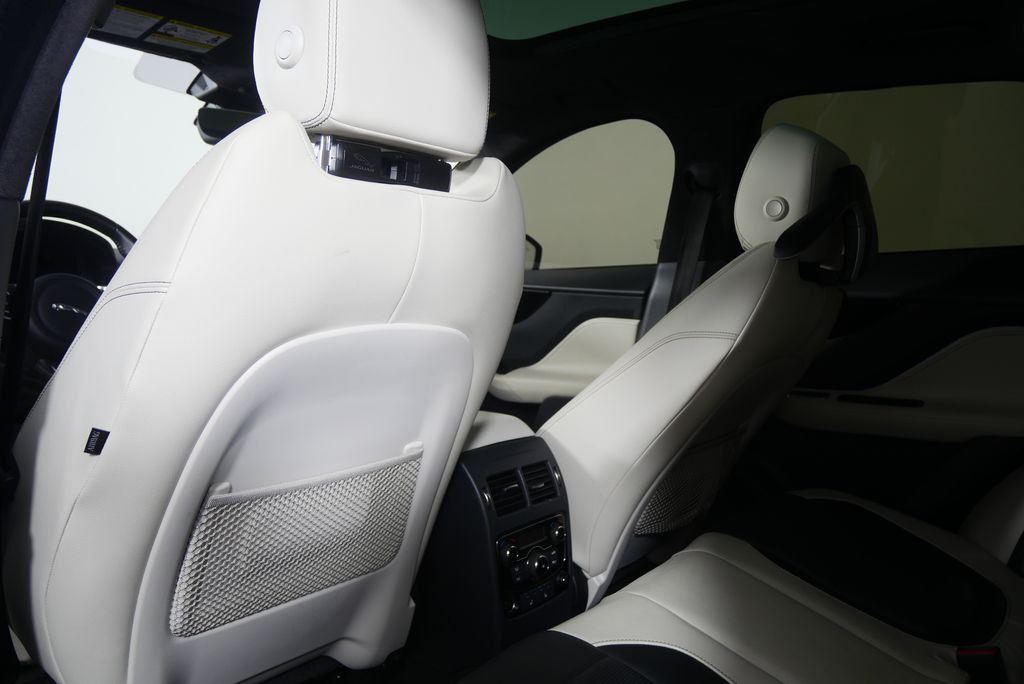 Thumbnail: 2019 Jaguar F-Pace - 17