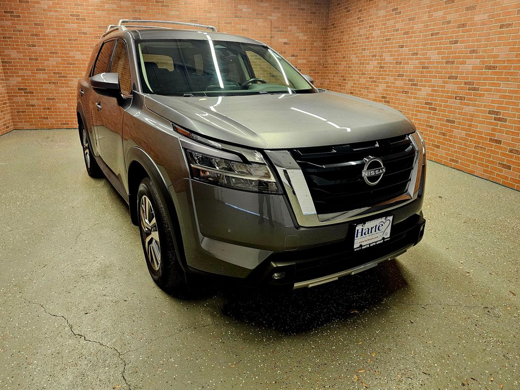 2022 Nissan Pathfinder SL