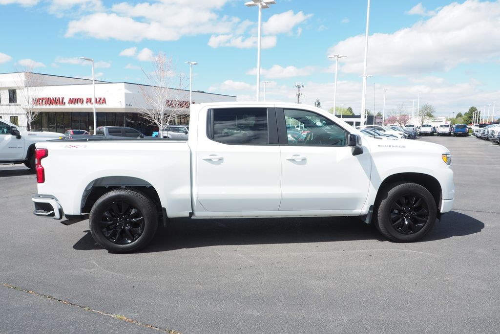 View vehicle photo 7