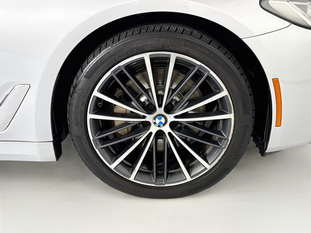 Thumbnail: 2021 BMW 5 Series - 32