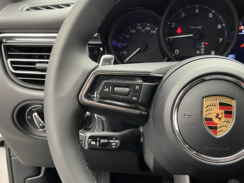 Thumbnail: 2026 Porsche Macan - 13
